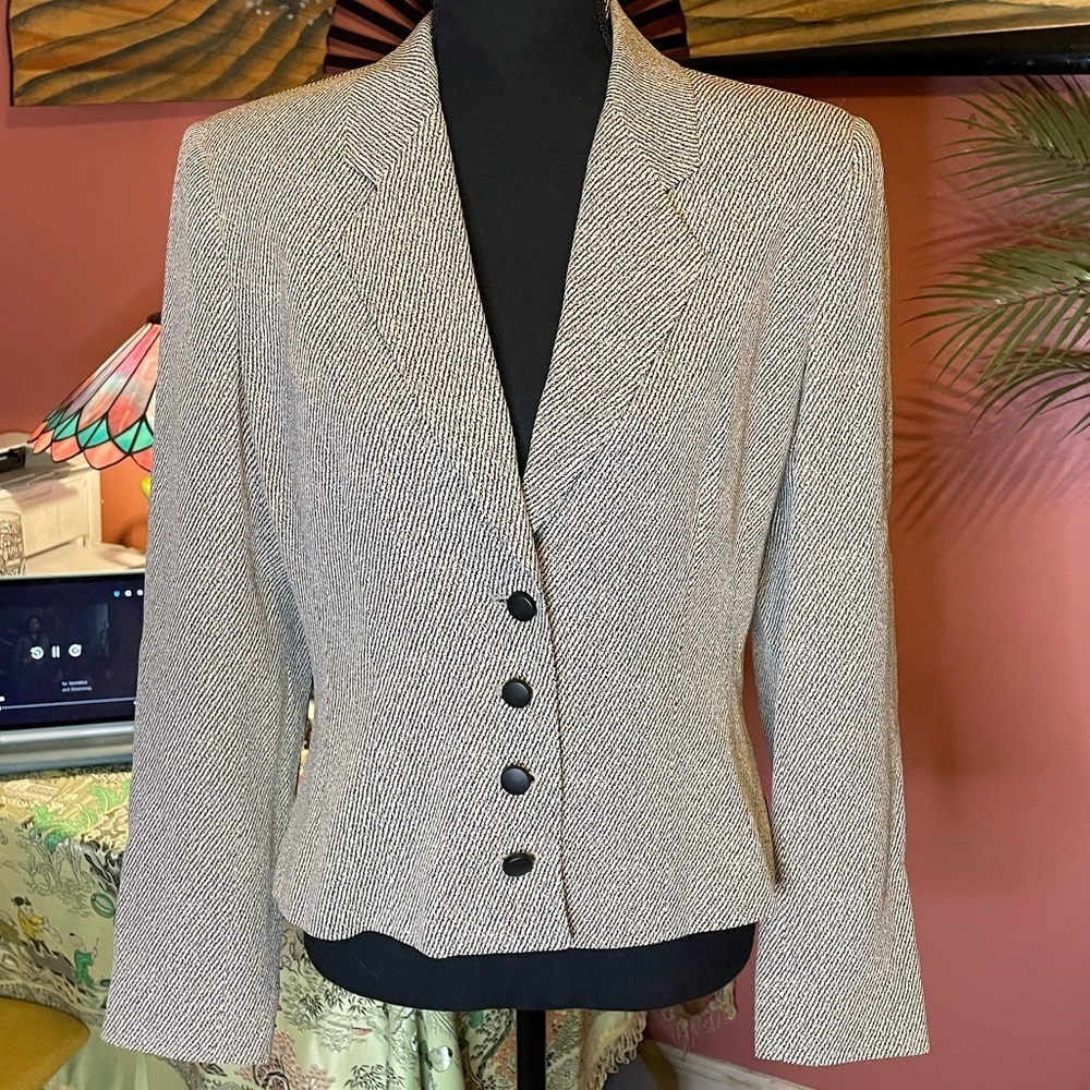 Vintage 80s taiga Paris black and white stripe blazer. So beautiful Tag size 8